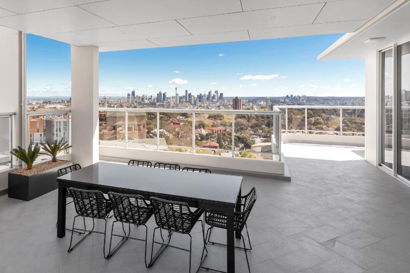 Three-Bedroom Cityside Penthouse image 3