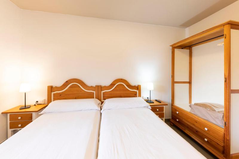 Double or Twin Room with Spa Access image 1