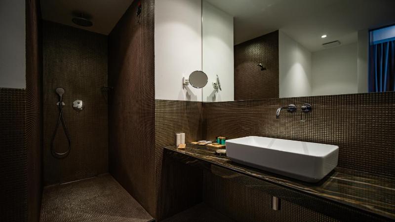 Deluxe Double Room with Sea View image 4