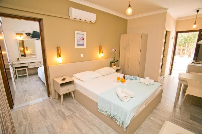 Family Apartment with Side Sea View image 1