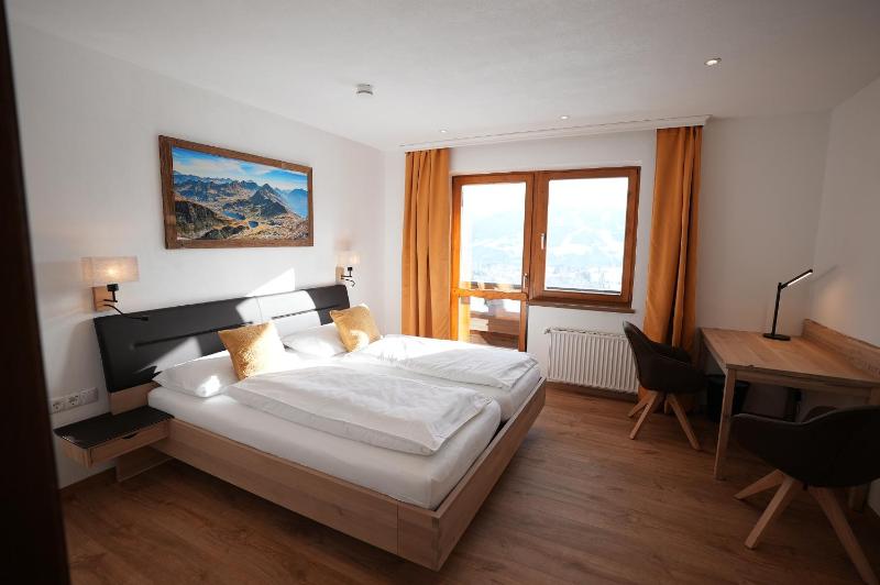 Double Room with Garden View image 1
