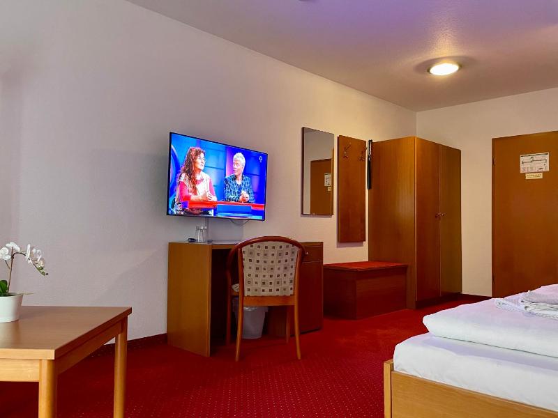 Double Room image 3