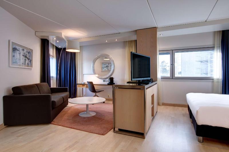 Family Room (2 Adults + 2 Children) image 3