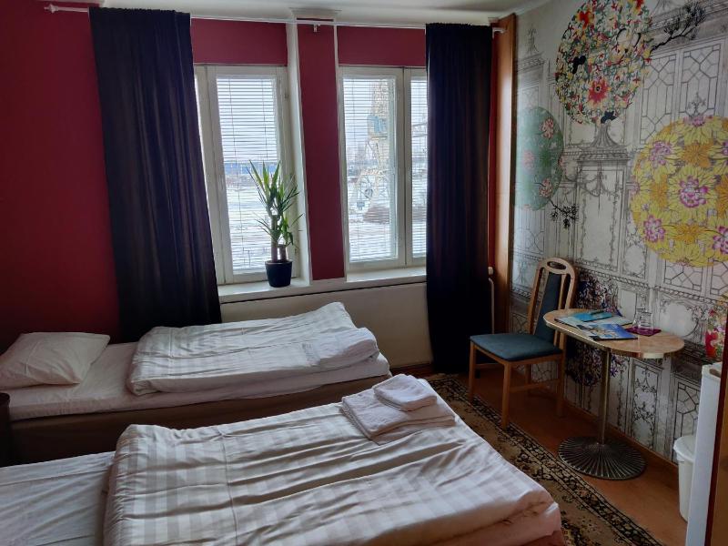 Small Twin Room image 1