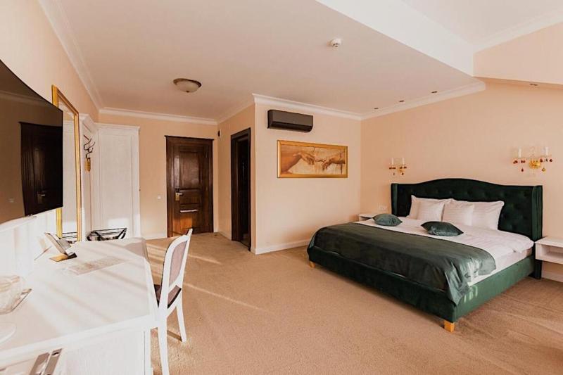 Premium Double Room image 2