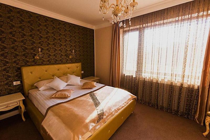 Premium Double Room image 3