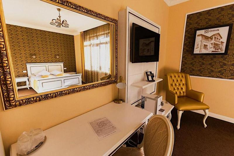 Superior Double or Twin Room image 4