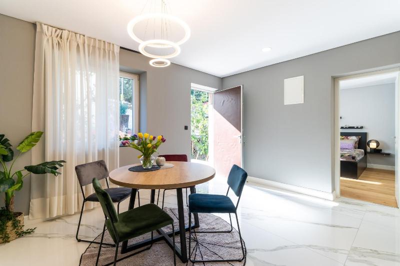 Deluxe Two-Bedroom Apartment with Terrace image 3