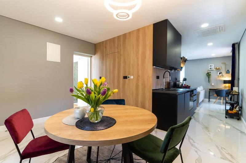 Deluxe Two-Bedroom Apartment with Terrace image 2
