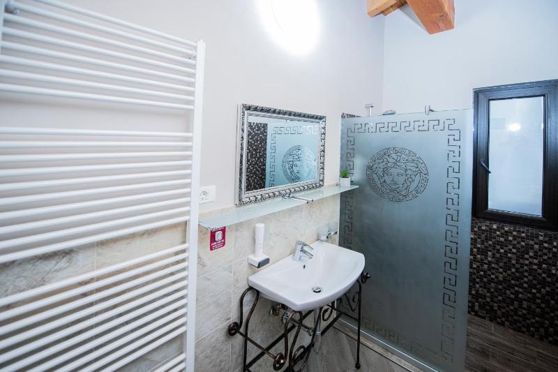 Deluxe Double Room with Balcony image 2