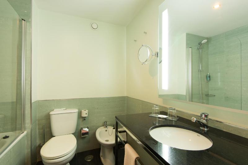 Twin Room image 1