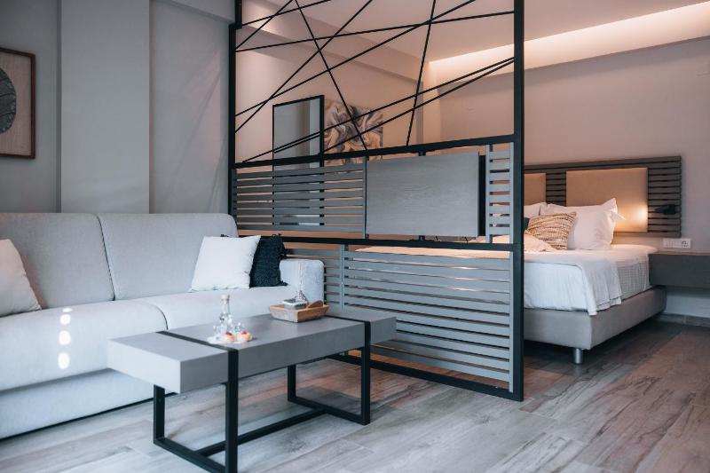 Deluxe Apartment with Sea View image 3