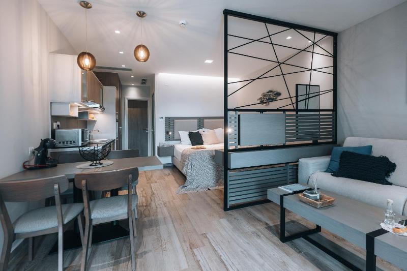 Deluxe Apartment with Sea View image 1