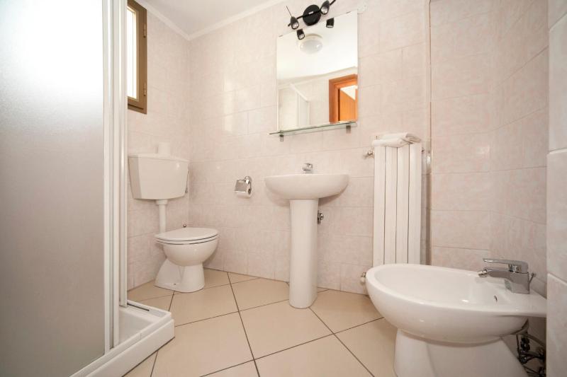 Double or Twin Room image 4