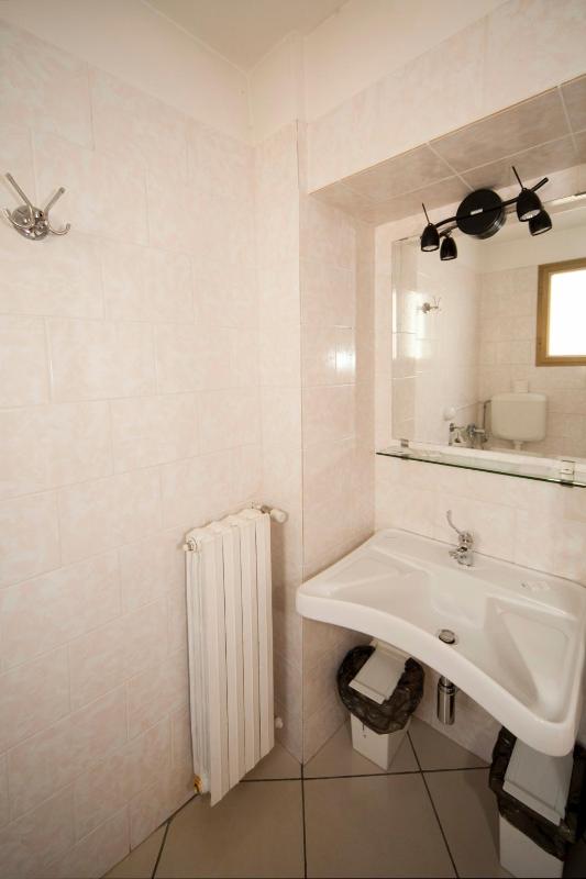 Double or Twin Room image 3