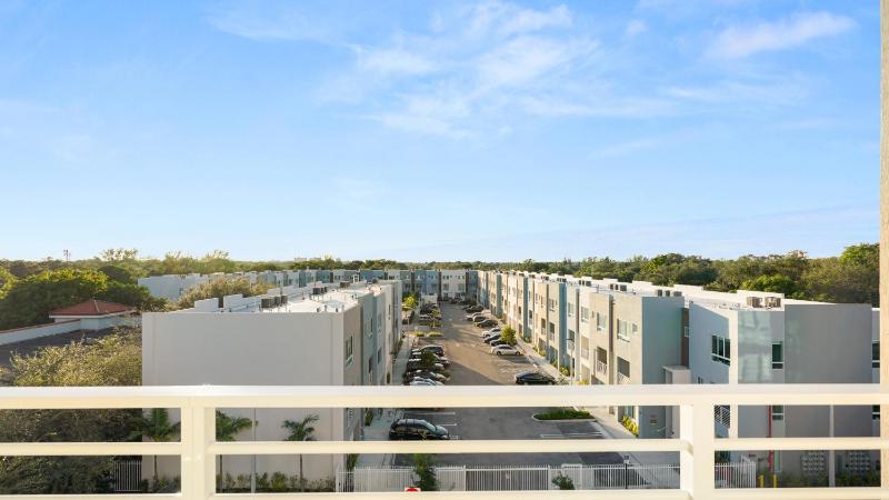 Lofts of Aventura - image 9