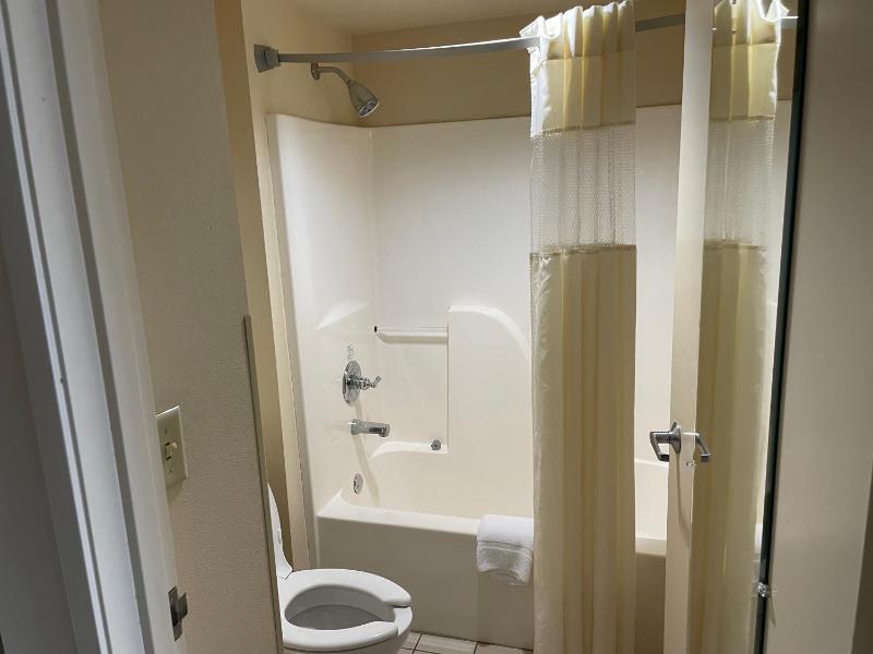 Deluxe King Room with Water View - Non-Smoking image 4