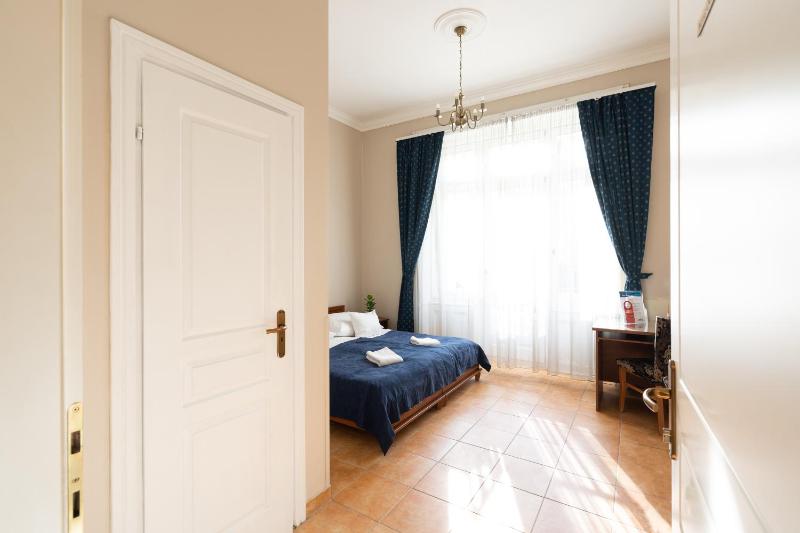 Standard Double Room image 3