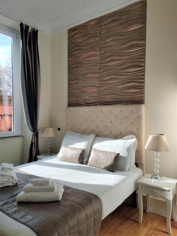 Deluxe Room image 2
