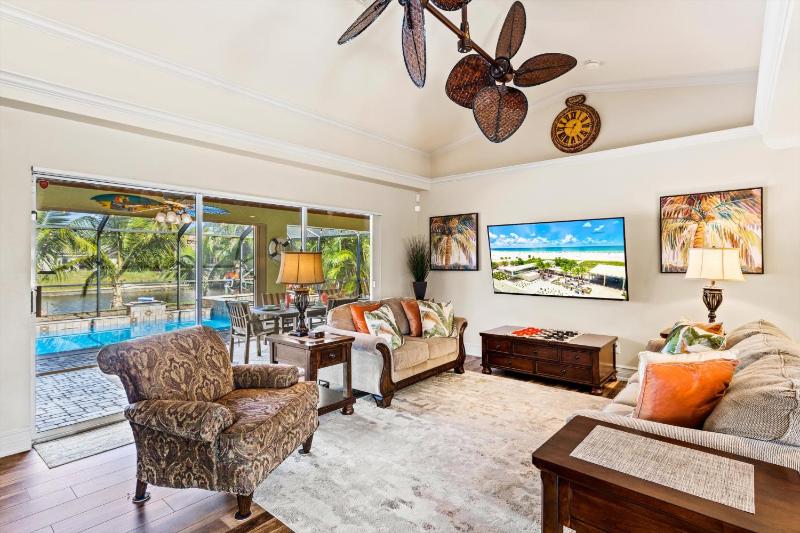 Direct Access Waterfront Villa with Heated Pool & Spa - Edgewater Escape - Roelens Vacations - image 33
