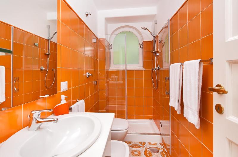 Three-Bedroom Apartment with Terrace and Sea View - Split Level image 3