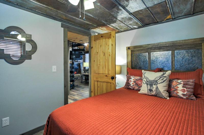 Smoky Mountain Loft Amazing Views Hot Tub 560 FREE tickets each paid day!!! - image 29