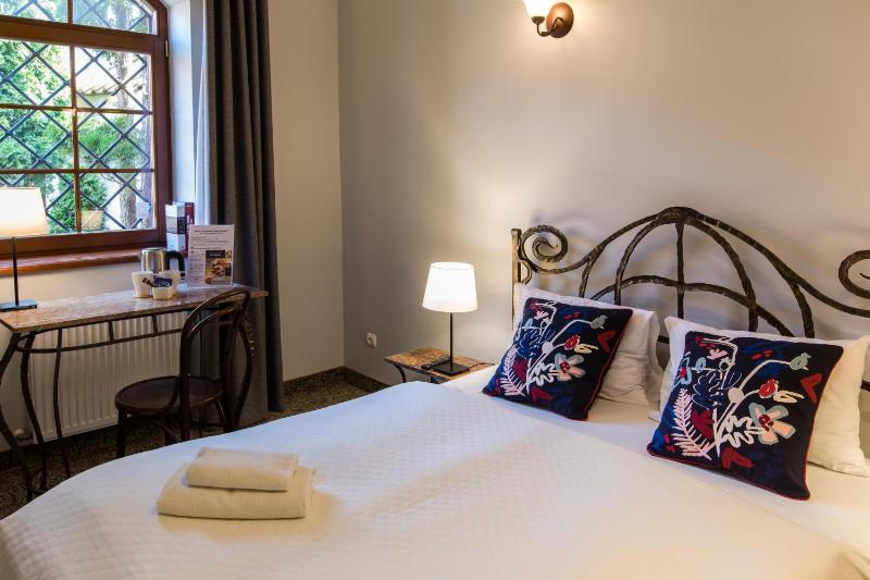 Large Double or Twin Room image 1
