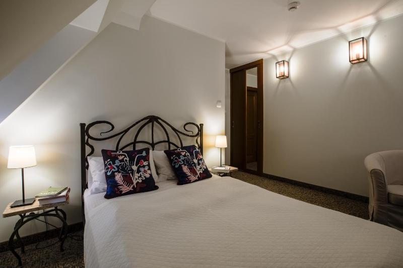 Large Double or Twin Room image 3
