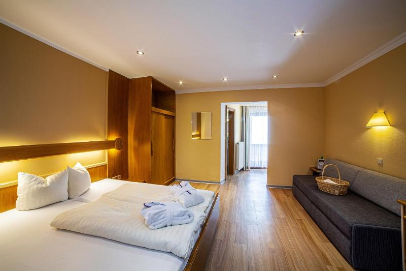 Double Room image 4