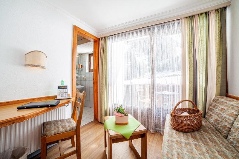 Double Room image 3