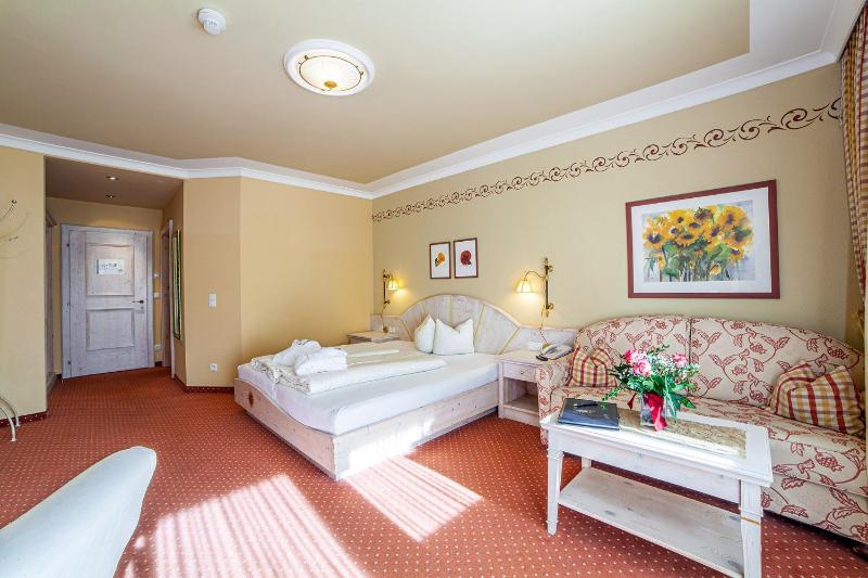 Deluxe Room image 2