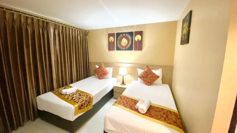 Superior Twin Room image 3