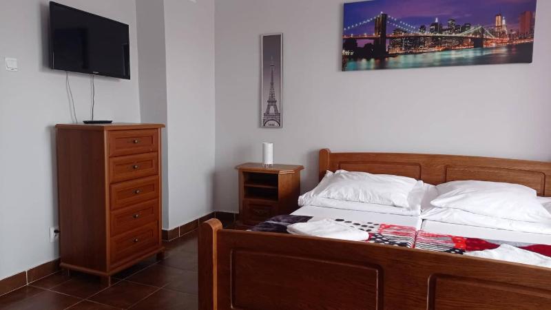 One-Bedroom Suite with Balcony image 3