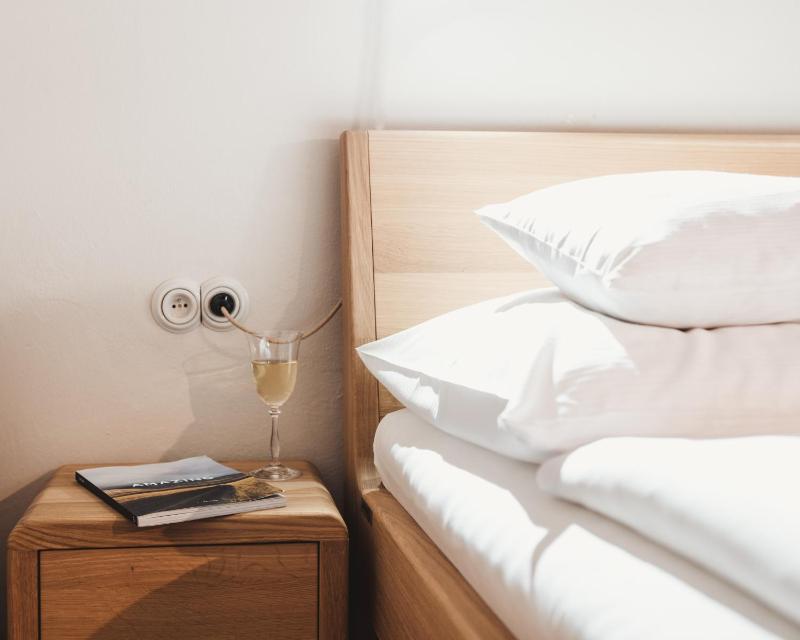 Standard Double Room image 3