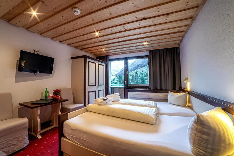Standard Double Room image 1