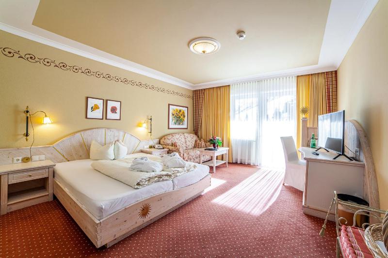Deluxe Room image 1