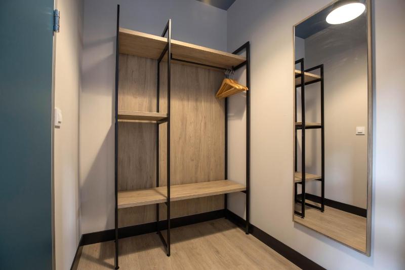 Single Room with Private Bathroom image 4