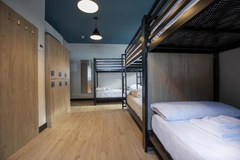 Bed in 6-Bed Mixed Dormitory Room image 1