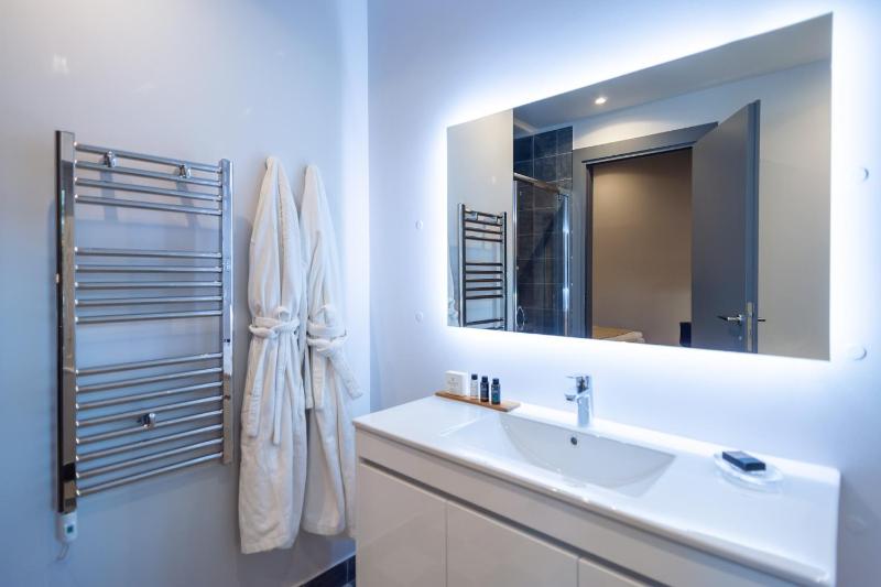 Deluxe Junior Suite image 4