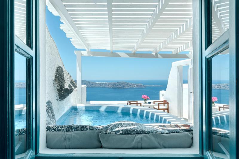 Deluxe Double Studio with Outdoor Hot Tub and Caldera View image 1