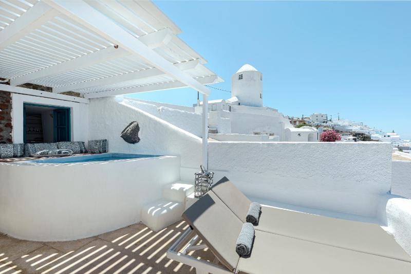 Deluxe Double Studio with Outdoor Hot Tub and Caldera View image 4