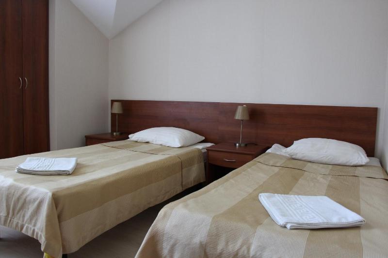 Comfort Twin Room image 3