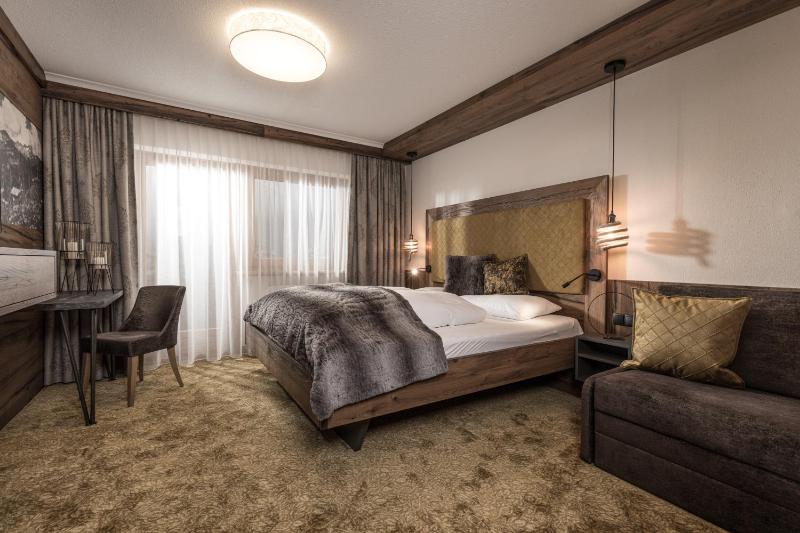 Standard Double Room with Balcony image 1