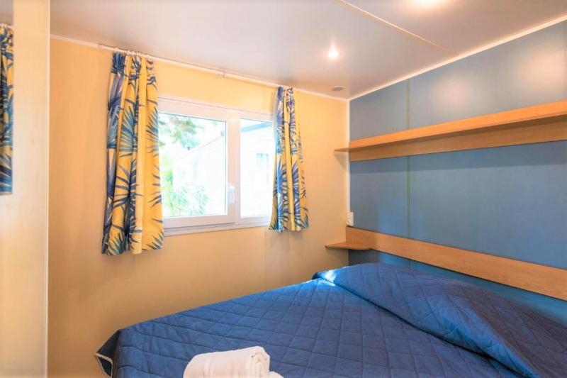Mobile Home (4 Adults) image 2