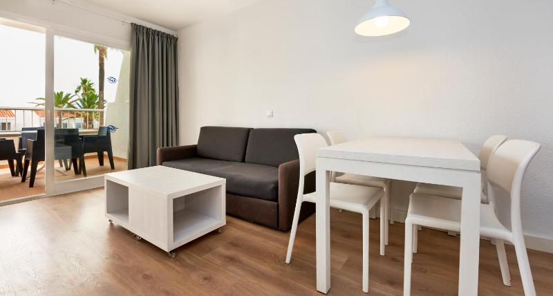 One-Bedroom Apartment with Water Park Access image 4