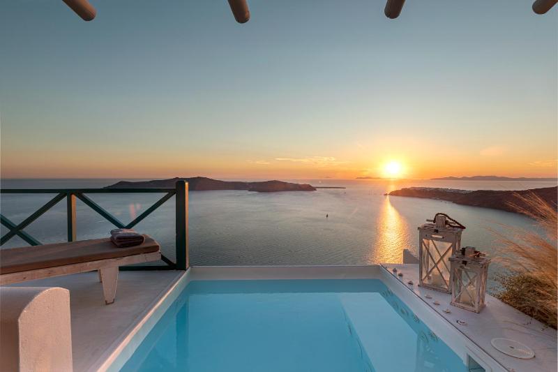 Honeymoon Suite with Caldera View image 2