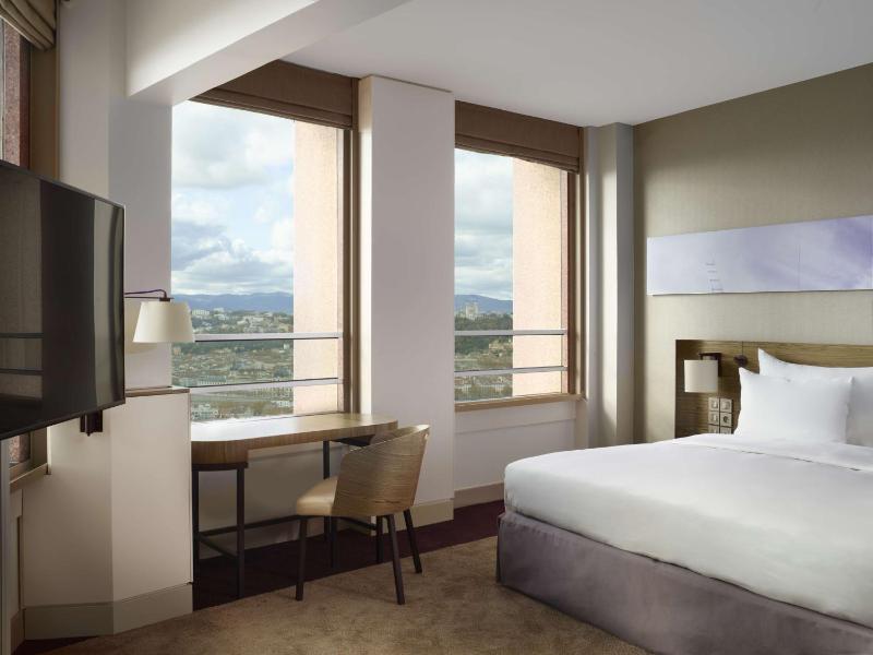 Junior Suite with Panoramic Old Town View image 1