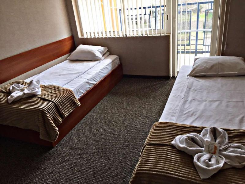 Double or Twin Room image 3