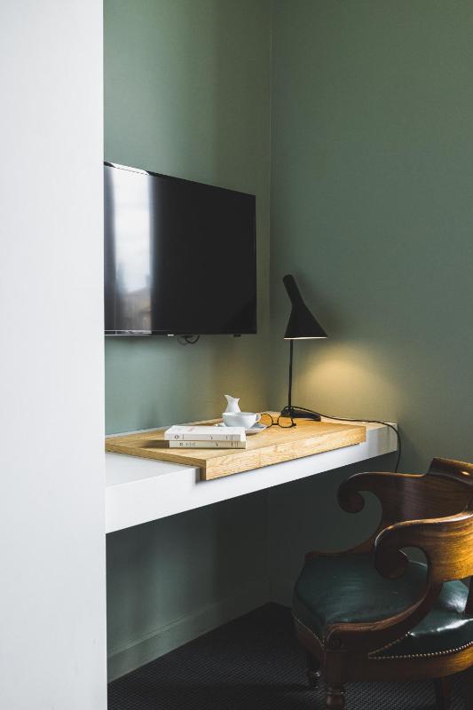 Queen Room image 3