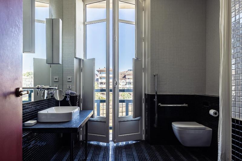 Superior Double or Twin Room image 3